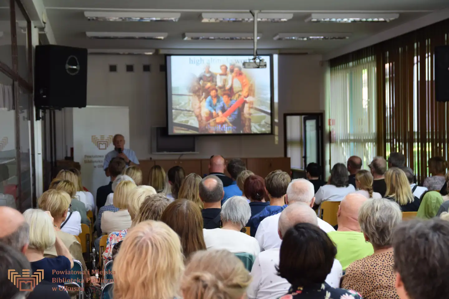 SPOTKANIE Z LEGENDĄ! – KRZYSZTOF WIELICKI W OLKUSKIEJ BIBLIOTECE